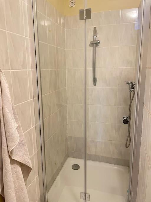 Einzimmerwohnung + Dusche Und Wc * Berlim